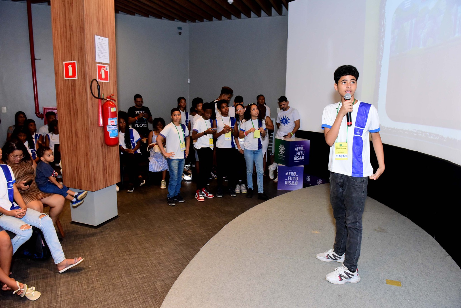 Alunos de escolas municipais de Salvador criam jogos online em evento de inovação