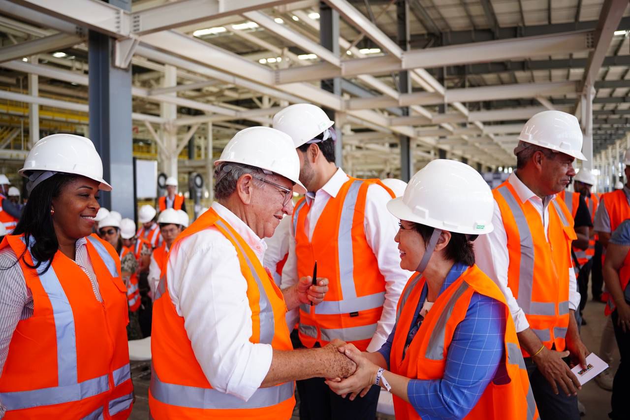 Prefeito eleito Luiz Caetano visita obras da BYD e anuncia iniciativas de capacitação em Camaçari