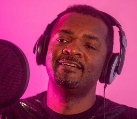 Imagem do post Roberto Kuelho lança “Dengo de Amor”, aposta dançante para o verão