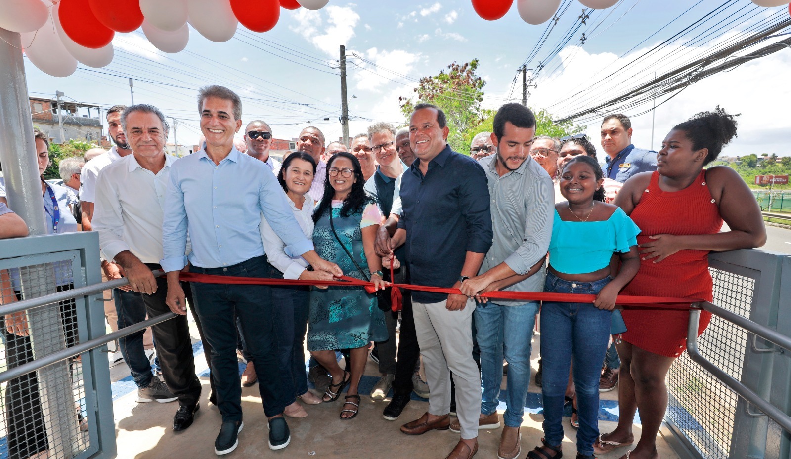 Nova passarela na Avenida Paralela melhora acessibilidade e mobilidade em Salvador