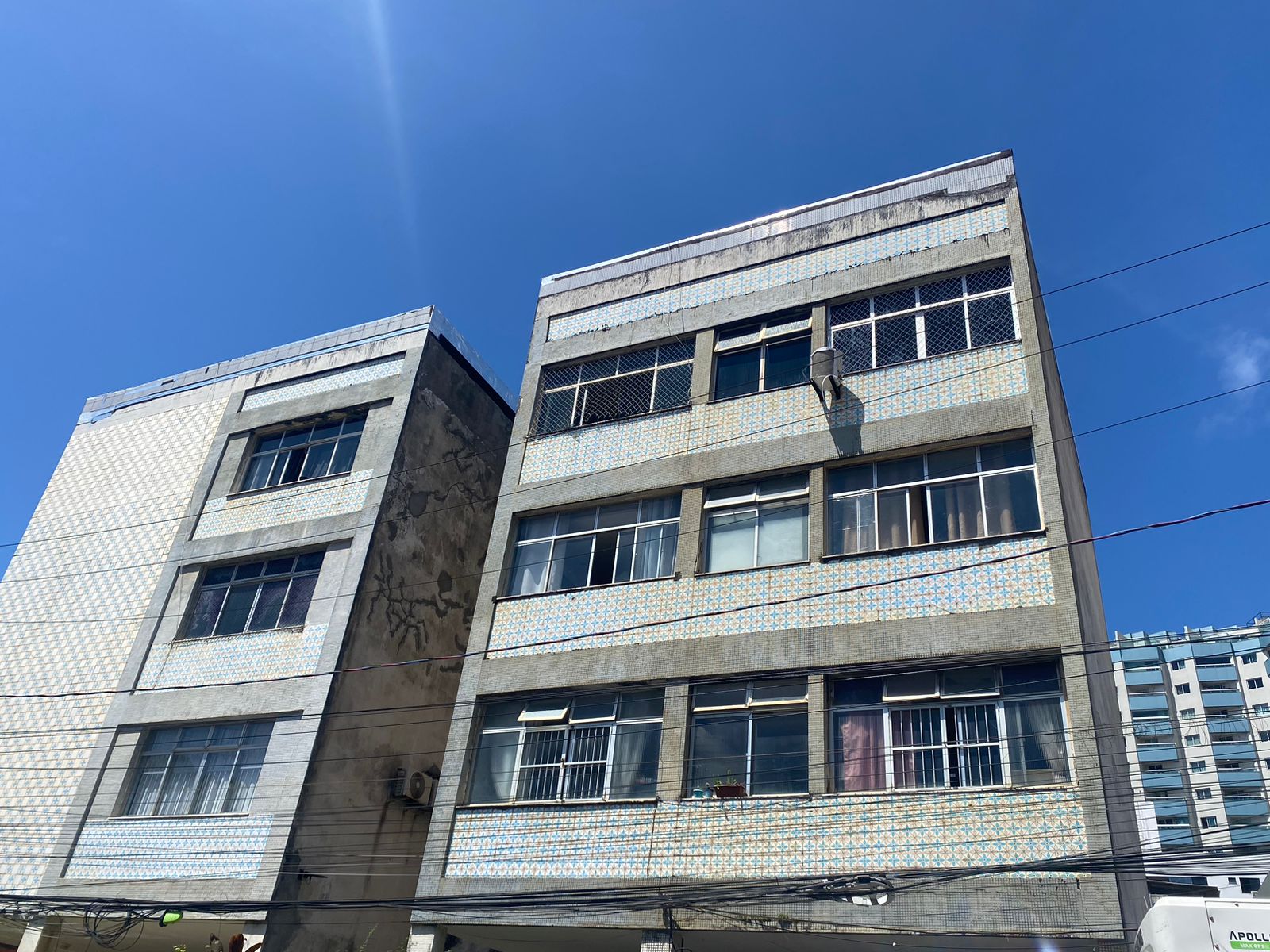 Homem teria caído do 3º Andar após briga em Salvador