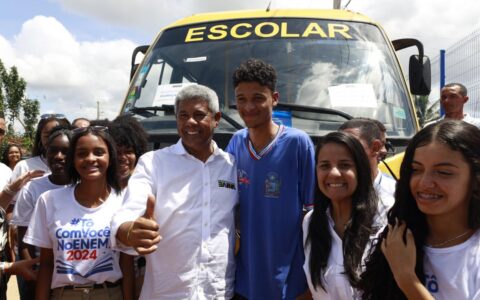 Imagem do post Governo do Estado entrega Colégio de Tempo Integral em Ouriçangas e autoriza novas obras na unidade