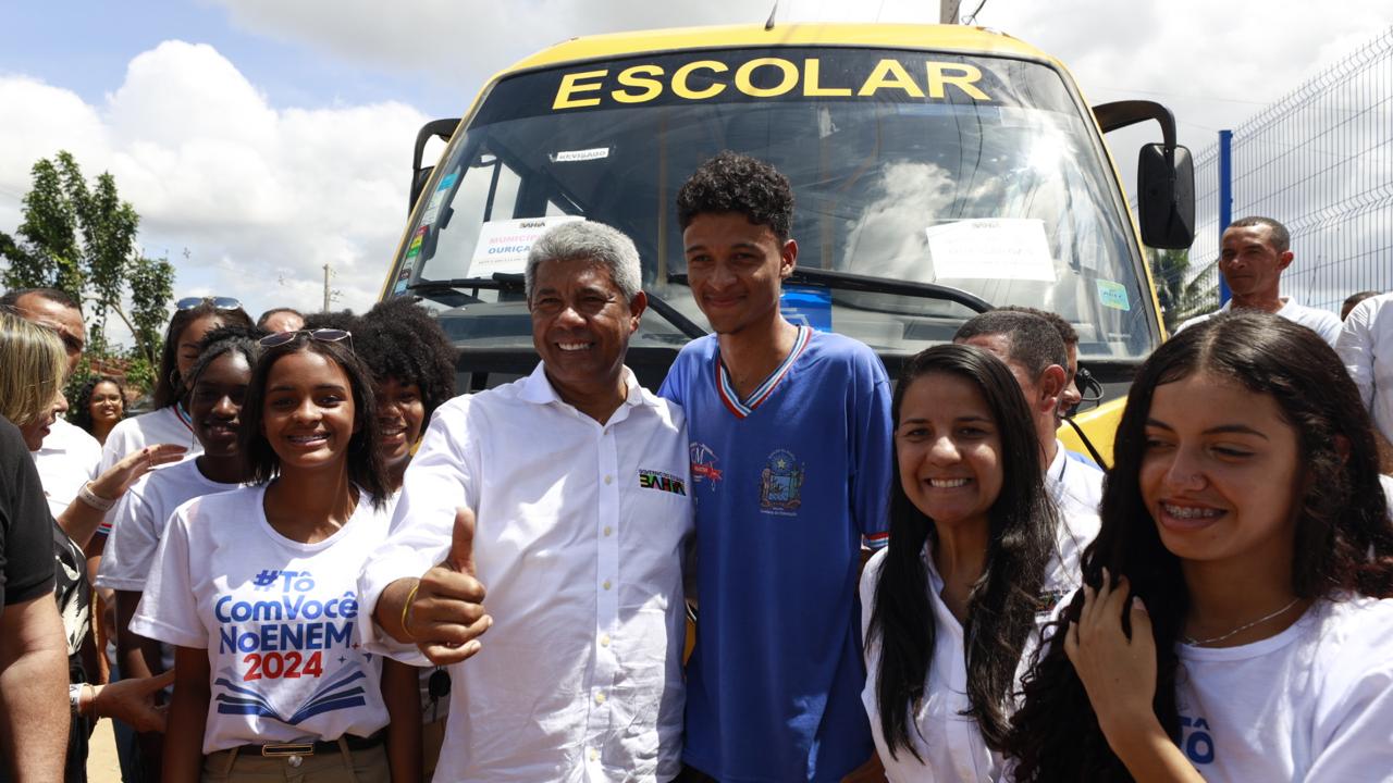 Governo do Estado entrega Colégio de Tempo Integral em Ouriçangas e autoriza novas obras na unidade