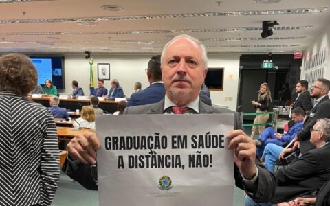 Imagem do post CRO Bahia é contra graduação em saúde na modalidade EAD