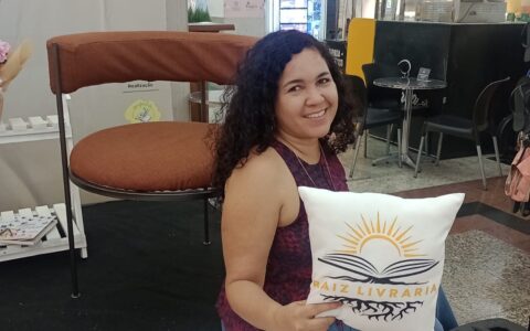 Imagem do post Último FLICAFÉ de 2024 recebe jornalistas em mesa literária no Shopping Itaigara