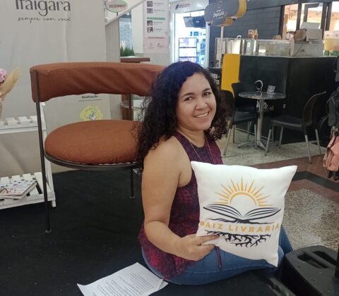 Imagem do post Último FLICAFÉ de 2024 recebe jornalistas em mesa literária no Shopping Itaigara