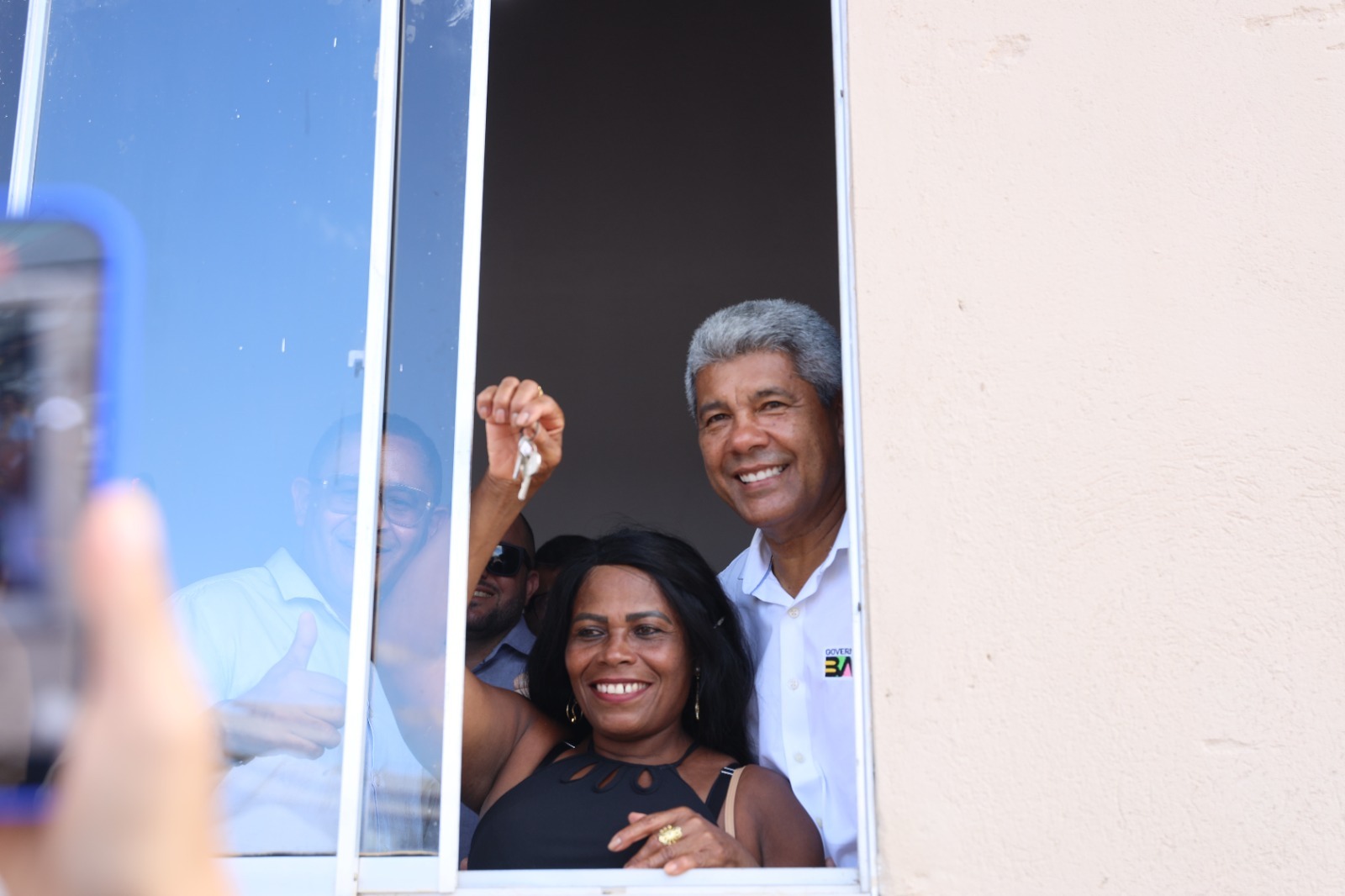 Moradores de Jiquiriçá recebem moradias do programa Bahia, Minha casa e escola de tempo integral