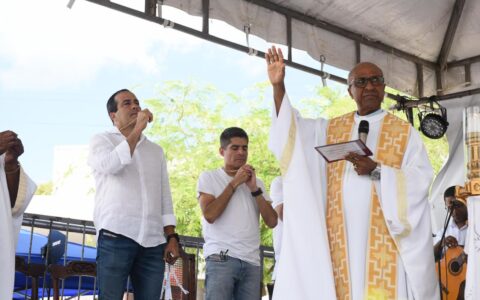 Imagem do post ACM Neto pede paz aos baianos em visita ao Bonfim na última sexta do ano