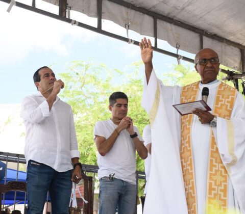 Imagem do post ACM Neto pede paz aos baianos em visita ao Bonfim na última sexta do ano
