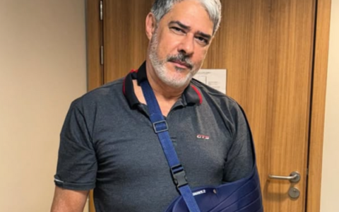 Imagem do post William Bonner fratura mão e braço após queda: “Impacto forte”
