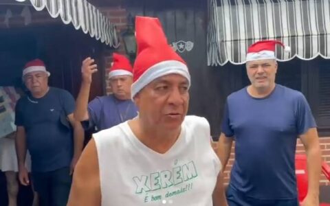 Imagem do post Zeca Pagodinho distribui presentes para as crianças de Xerém
