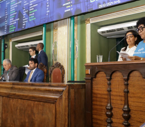 Imagem do post Professoras defendem permanência do secretário da Educação, Thiago Dantas