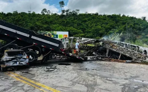 Imagem do post Acidente envolvendo ônibus, carreta e um carro deixa 38 mortos