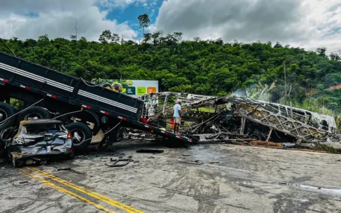 Imagem do post Motorista de carreta envolvida em acidente se apresenta à polícia