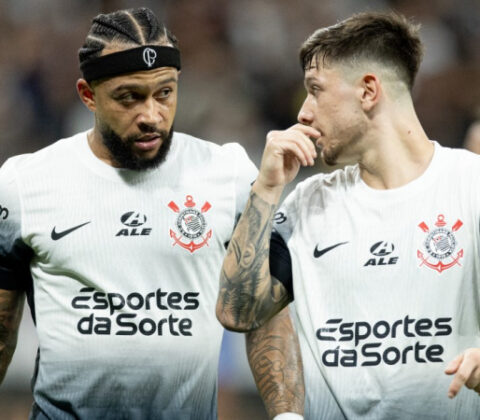 Imagem do post Jogador do Corinthians gera polêmica ao publicar fotos com fuzil