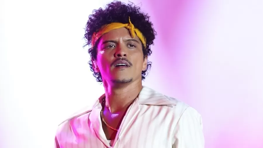 Saiba quanto Bruno Mars cobra para cantar em casamentos