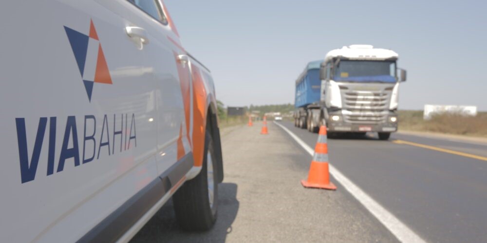 VIABAHIA segue com serviços de pavimentação na BR-324