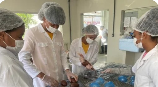 Escolas-fábricas da rede estadual expõem chocolates e sabonetes na 33ª Fenagro
