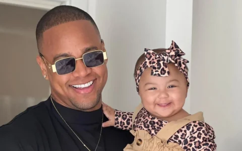 Imagem do post Liz, filha de Léo Santana e Lore Improta, encanta ao aparecer com look fashion e cantar grande hit do pai