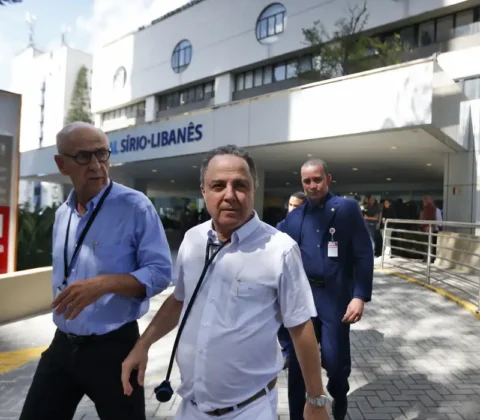 Imagem do post Lula está bem e conversando, diz médico