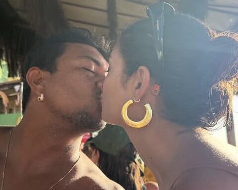 Imagem do post Sophie Charlotte e Xamã aproveitam dia de Sol em Salvador com muito romance e acarajé