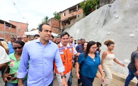 Imagem do post Prefeitura entrega contenção de encosta no bairro de Tancredo Neves