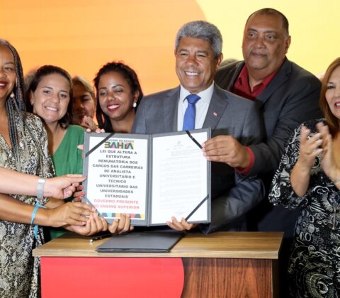 Imagem do post Jerônimo anuncia reajuste para professores e técnicos universitários