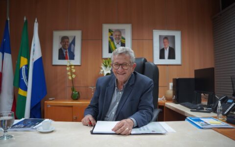 Imagem do post Prefeito de Camaçari sanciona reajuste de quase 7% no salário dos professores