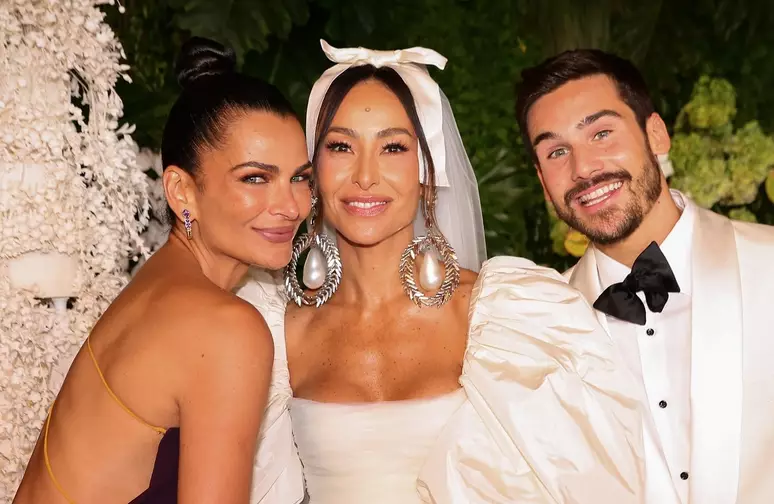 Casamento de Sabrina Sato e Nicolas Prattes agita redes sociais: vestido de noiva e emoção marcam a celebração