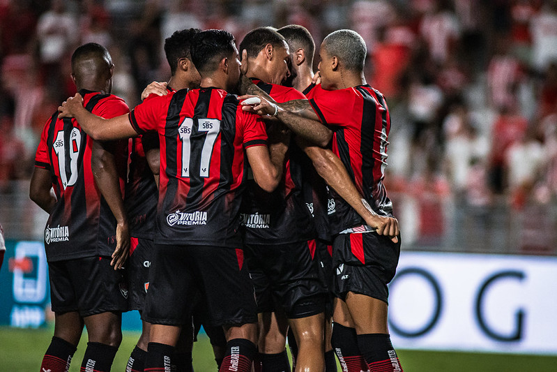 Vitória enfrenta o Colo-Colo de Ilhéus em busca da liderança no Campeonato Baiano