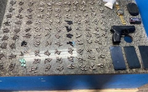 Imagem do post Polícia apreende drogas e arma de brinquedo em Simões Filho