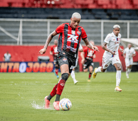 Imagem do post Vitória e Barcelona de Ilhéus empatam em 0 a 0 em jogo marcado por chuva forte no Barradão