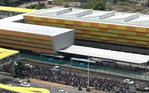 Imagem do post Após tentativa de latrocínio, motociclistas por aplicativo bloqueiam trânsito na Ligação Iguatemi-Paralela