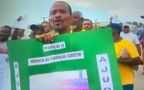 Imagem do post Protesto em Camaçari bloqueia BA-099; moradores cobram regulação para vítima de roubo