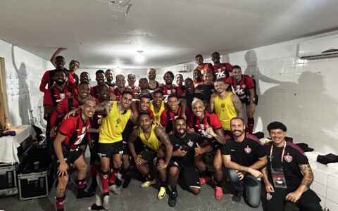 Imagem do post Vitória supera gramado ruim e goleia Juazeirense por 4 a 1