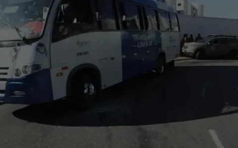 Imagem do post Motorista de micro-ônibus é assasinado a tiros enquanto dirigia em Lauro de Freitas