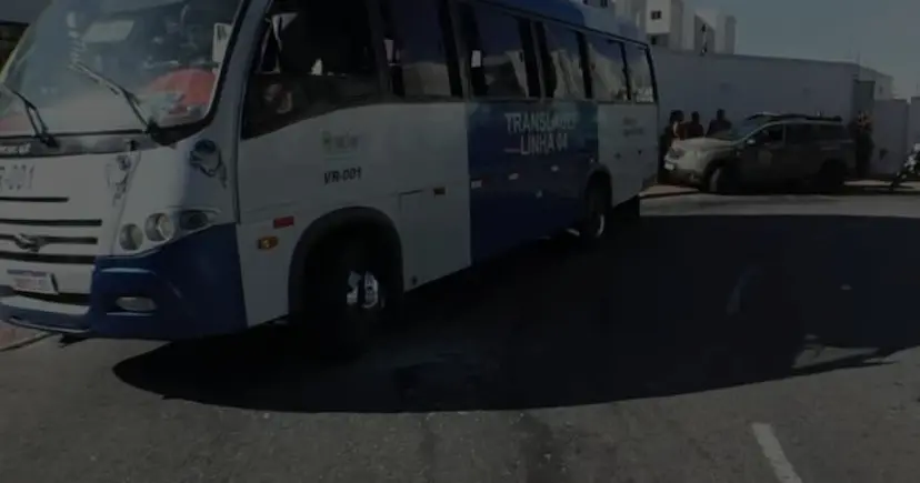 Motorista de micro-ônibus é assasinado a tiros enquanto dirigia em Lauro de Freitas