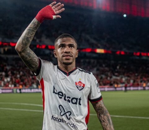 Imagem do post Vitória frustra transferência de Lucas Esteves ao Grêmio; veja comprovante de devolução do valor da multa rescisória