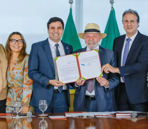 Imagem do post Lula sanciona lei que proíbe uso dos celulares nas escolas