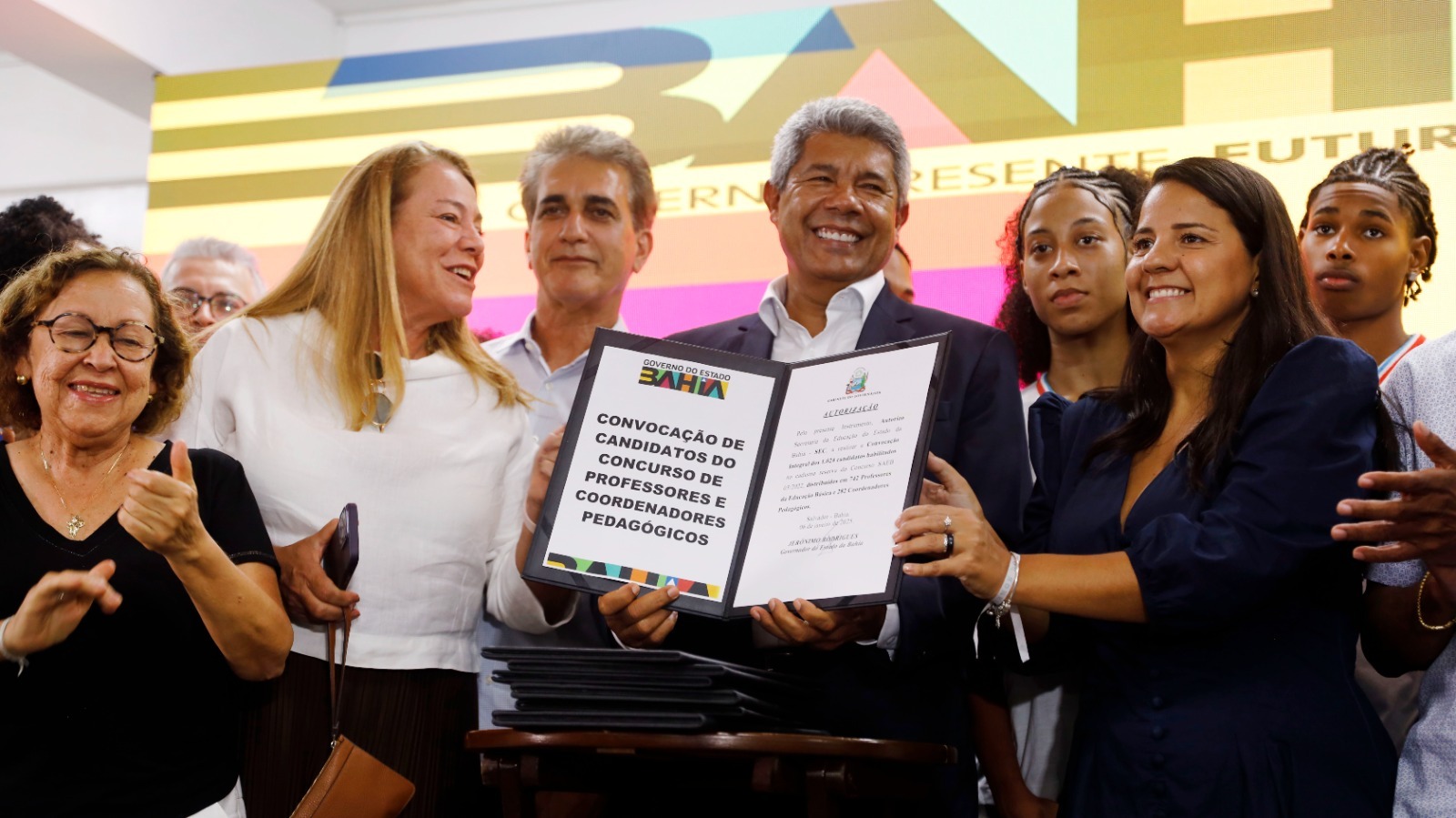Governo do Estado anuncia a contratação de quase nove mil profissionais para a educação