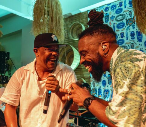 Imagem do post Com Regina Casé, Márcio Victor canta sucessos do Psi durante samba em Salvador