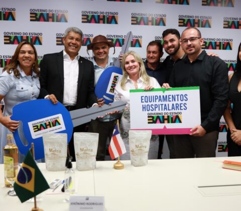 Imagem do post Jerônimo se reúne com prefeito de Rio de Contas e entrega equipamentos