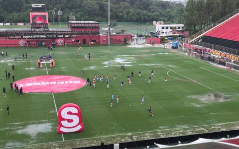 Imagem do post Gramado do Barradão sofre com fortes chuvas em Salvador