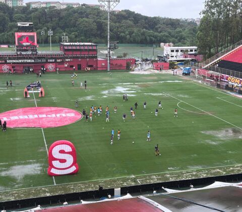 Imagem do post Gramado do Barradão sofre com fortes chuvas em Salvador