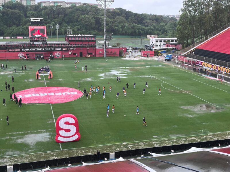 Gramado do Barradão sofre com fortes chuvas em Salvador