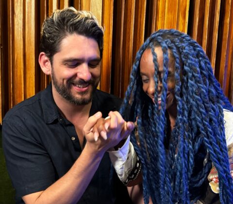 Imagem do post Com cheiro de sal, sol e amor: clássico de Maria Bethânia ganha regravação de Matheus Brant