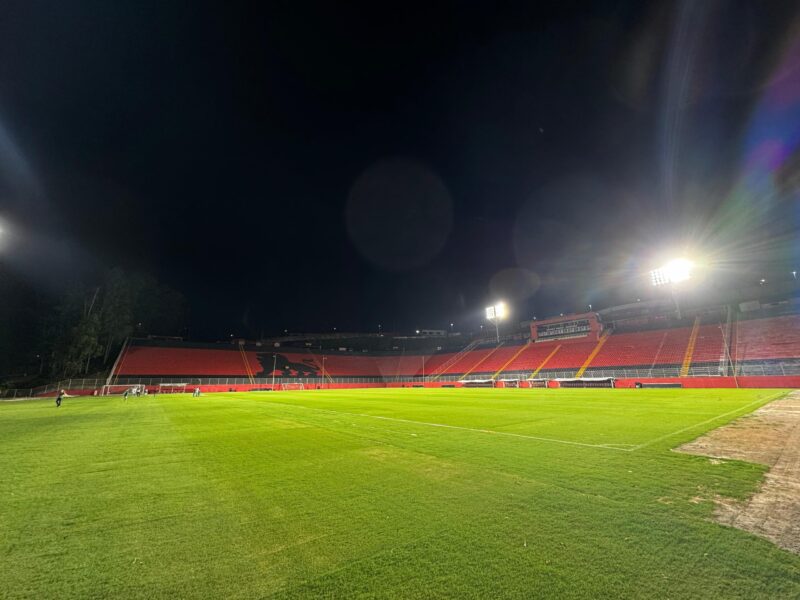 Vitória inaugura iluminação de led no Barradão