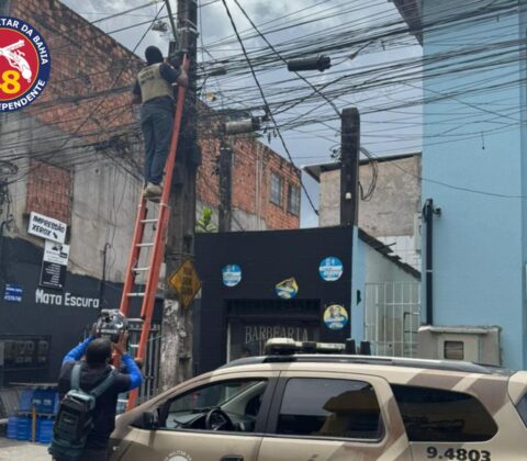 Imagem do post PM remove câmeras utilizadas por criminosos em dois bairros de Salvador