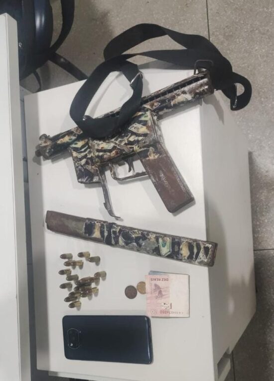 Homem com mandado de prisão em aberto é detido pela PM em Camaçari