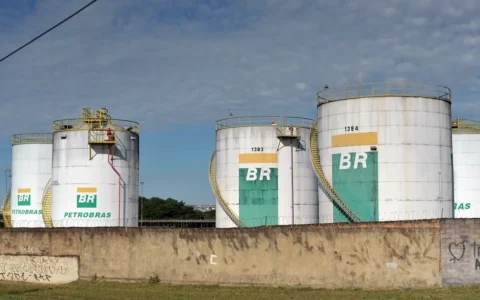 Imagem do post Petrobras reajusta preço do diesel em R$ 0,22 às distribuidoras